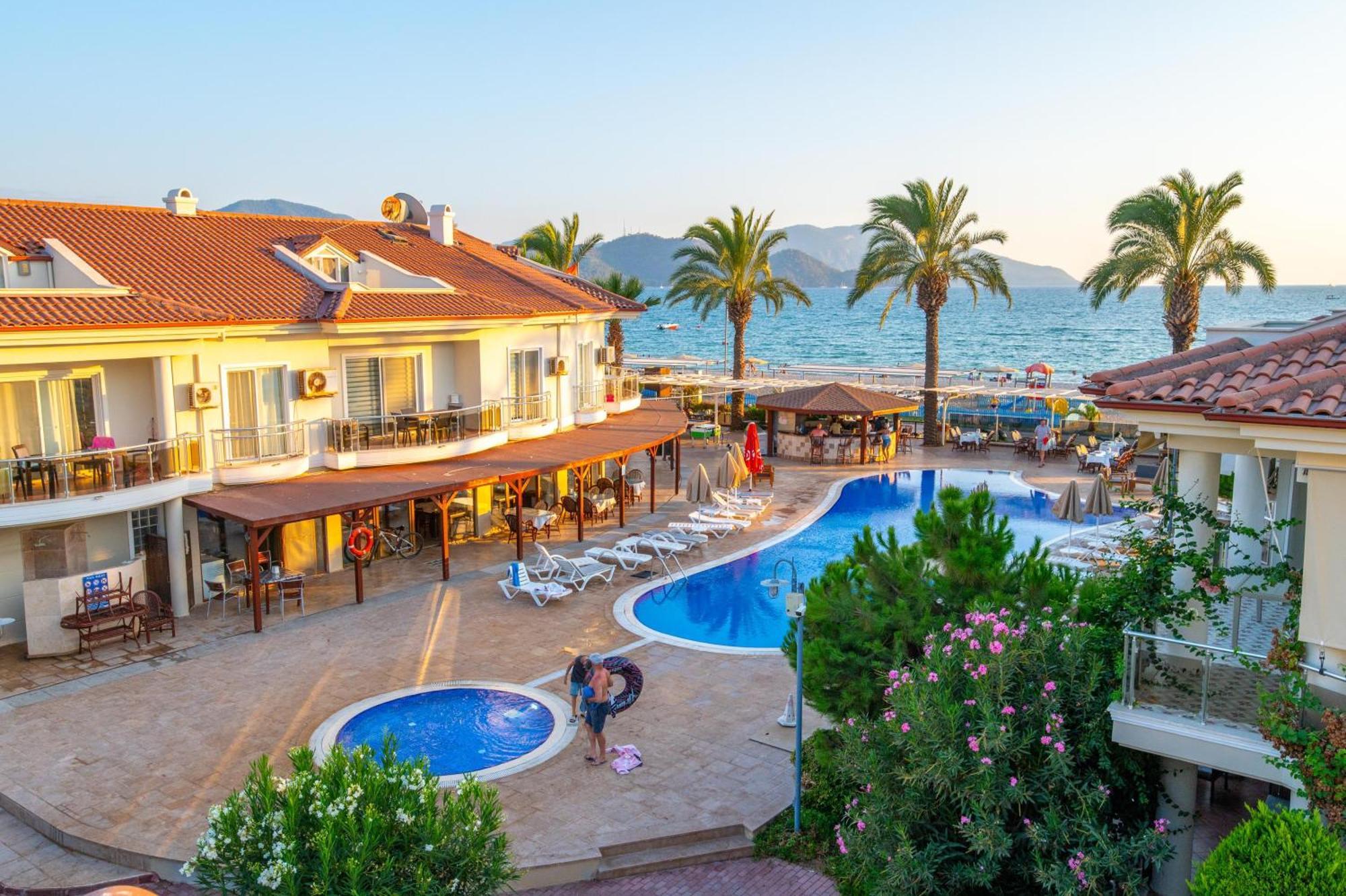 Sunset Beach Villas And Apartments Fethiye Esterno foto